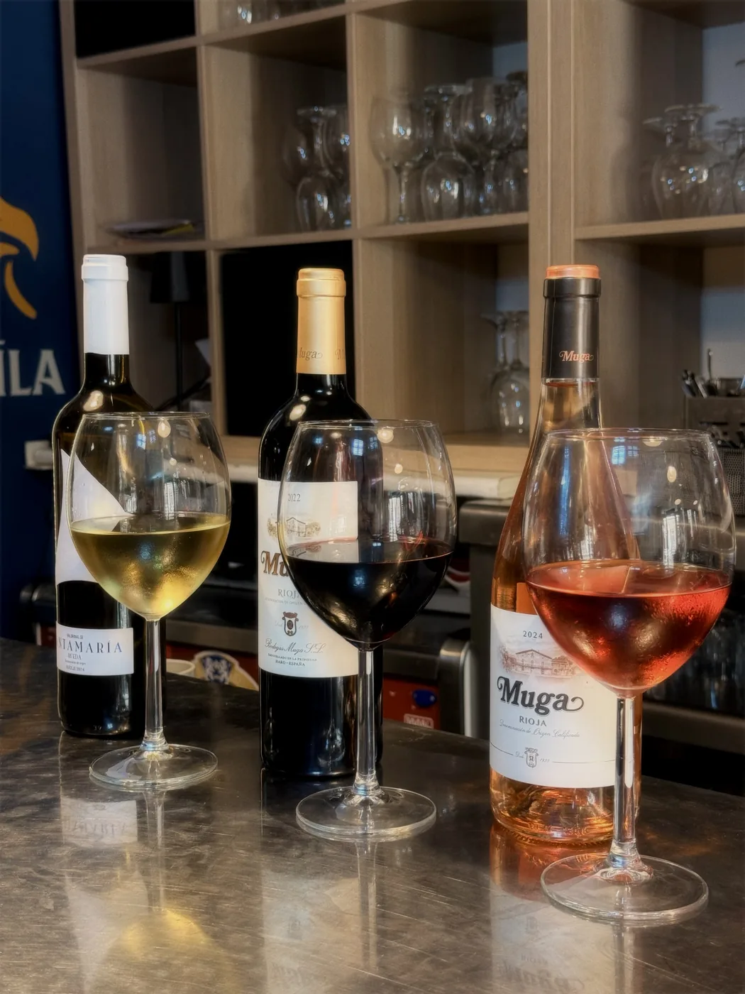 Selección de vinos: blanco, tinto y rosado